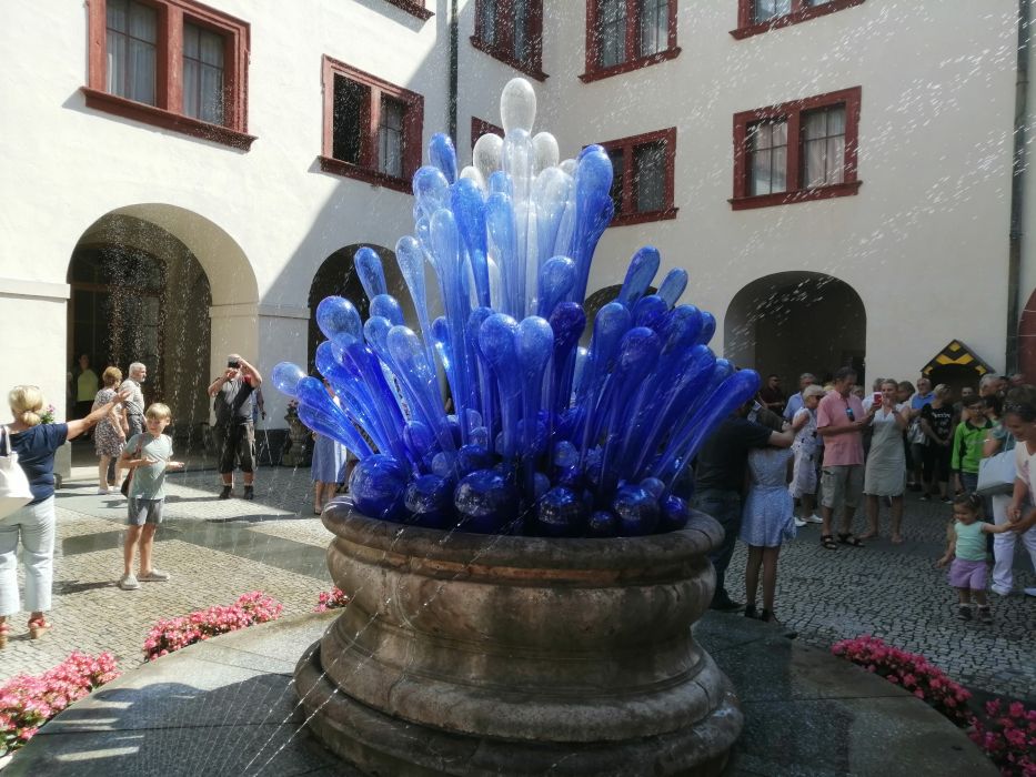 Obrázek v galerii pro Szklana fontanna na zamku państwowym w Zákupy