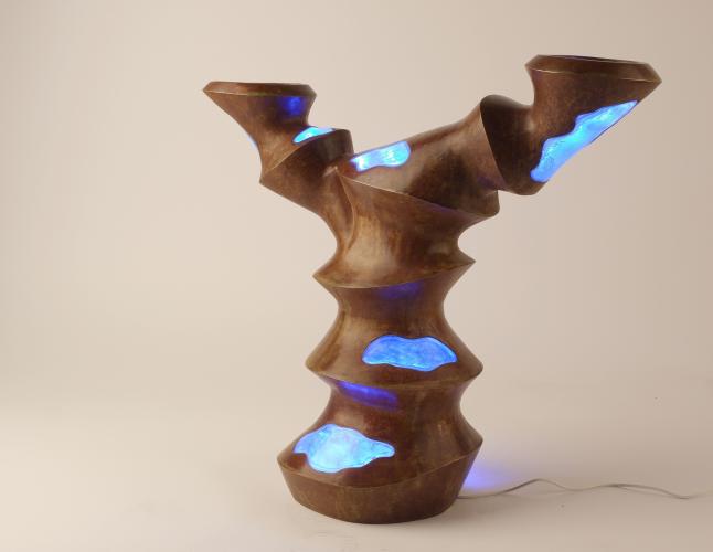 Interiérový objekt, osvětlovadlo „Balance“, bronz, Lukáš Havrda, 2024
