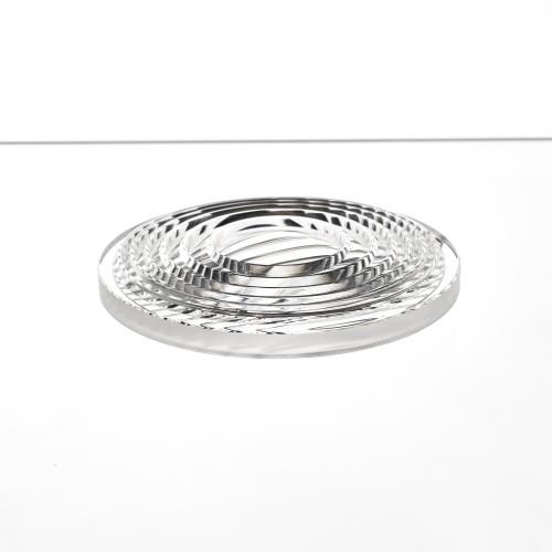 Ecoglass. Čočka, kterou společnost Ecoglass opticky navrhla, pak i vyrobila a v současné době se montuje do semaforů v Pražském metru na lince C.